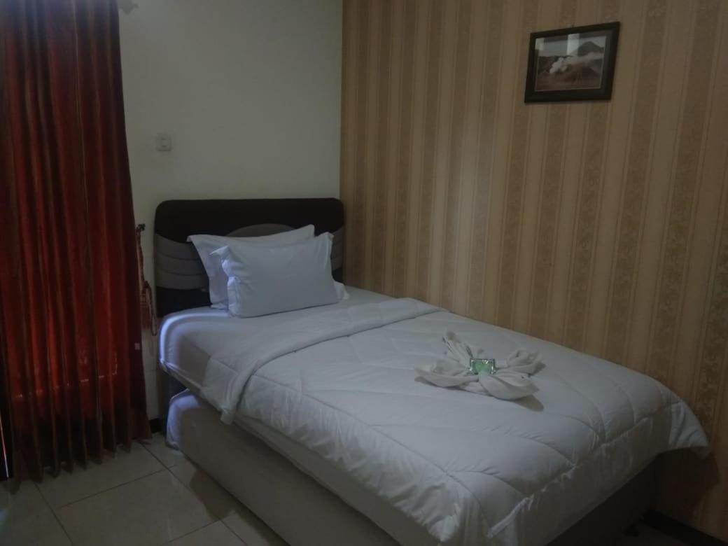 Alora Diponegoro Hotel 프로볼링고 외부 사진